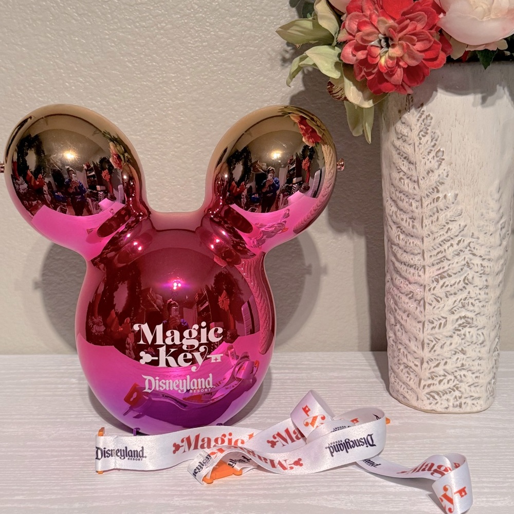 ⭐️AUTHENTIC Exclusive Disney Magic Key Holder Pop Corn bucket